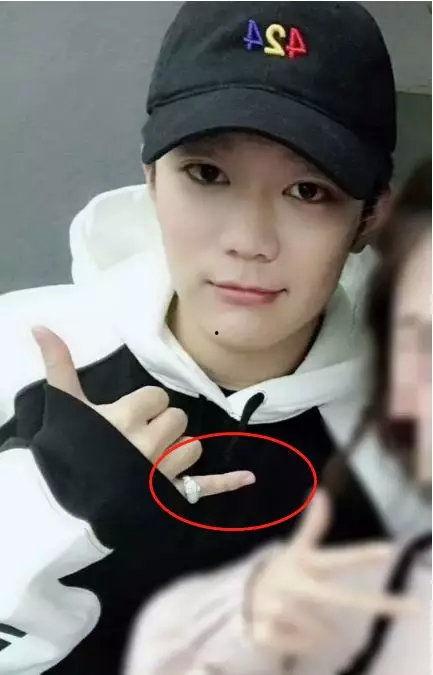 娱乐圈吃瓜贾乃亮微博,吃瓜群众热议不已